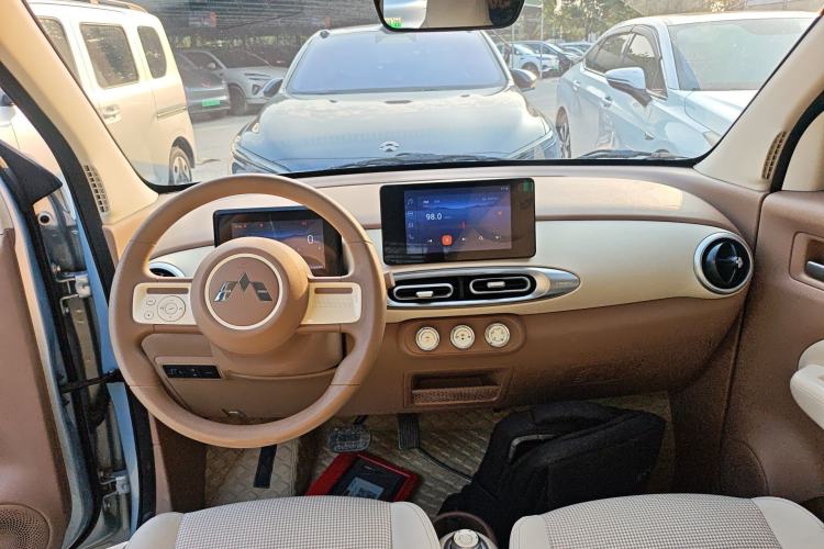 Used Wuling Hongguang MINIEV 2025 Four-Door Version Premium Edition Center Console