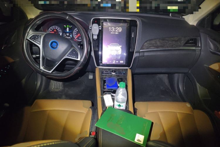 Used BYD Qin New Energy 2017 1.5T Luxury Model Center Console