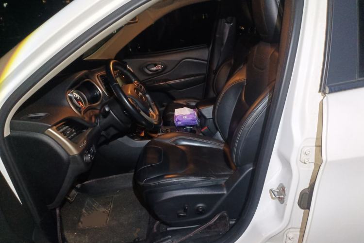 Used Jeep Cherokee 2016 2.0L Superior Edition