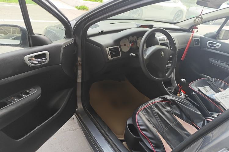 Used Peugeot 307 2010 Sedan 1.6L Manual Comfort Edition Driver Seat