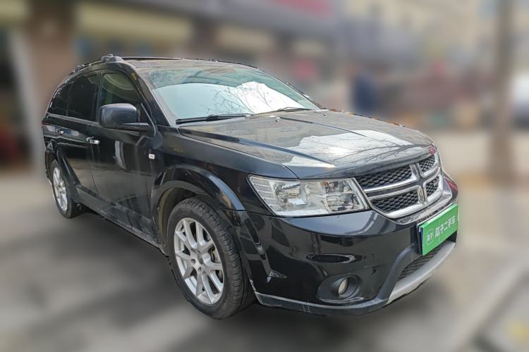 Used Dodge Journey 2013 2.4L Two-Wheel Drive Luxury Version Front Right 45 Deg