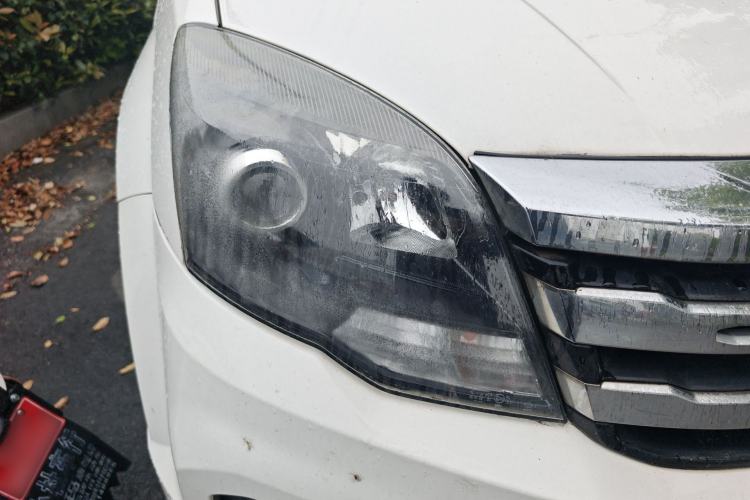 Used Haval H5 Classic 2016 Classic Edition 2.0T Manual Two-Wheel Drive Elite Model Right Front Headlight