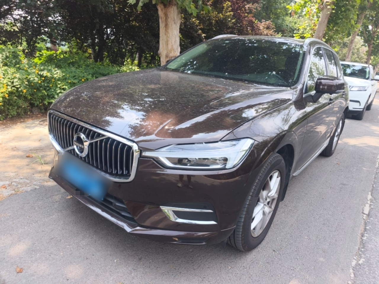 Под передней частью автомобиля