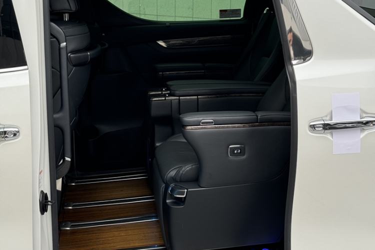 Used Toyota Alphard 2021 Dual-Motor 2.5L Premium Edition
