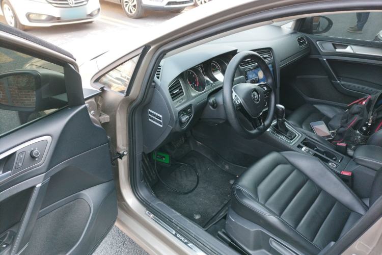 Used Volkswagen Golf 2016 230TSI Automatic Luxury Version
