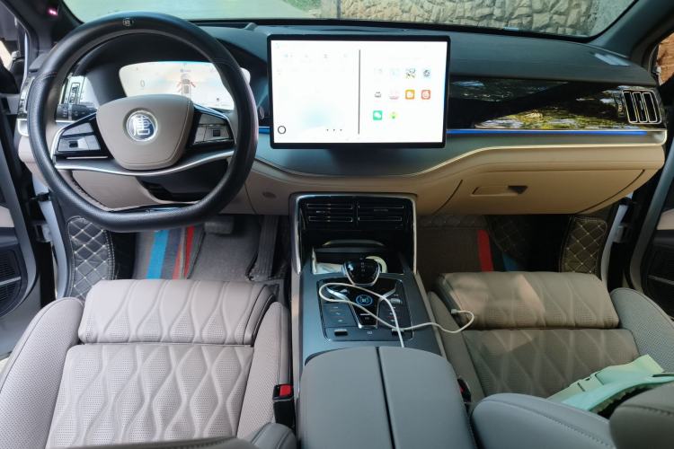 Used BYD Tang New Energy 2024 EV Champion Edition 600KM Deluxe Model Center Console