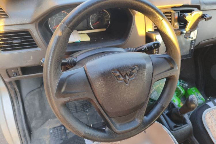 Used Wuling Rongguang S 2021 1.2L Base Model 5-Seater LSI
