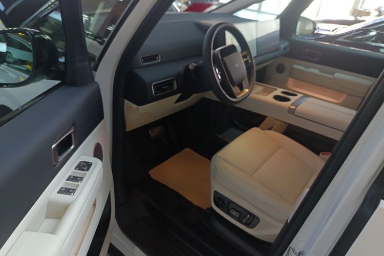 Used Li Auto MEGA 2025 Home Family Special Edition
