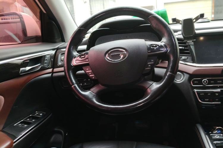 Used GAC Trumpchi GS8 2017 320T Two-Wheel Drive Luxury Smart Connectivity Version (7 Seats) Steering Wheel