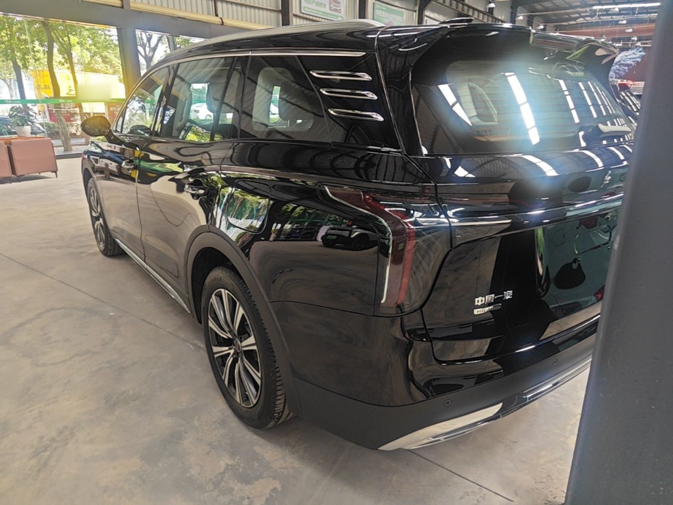 Hongqi HS7 PHEV 2025 Model 2.0T PHEV Four-Wheel Drive 2 Million Units Commemorative Edition 6-Seater — снимка 4