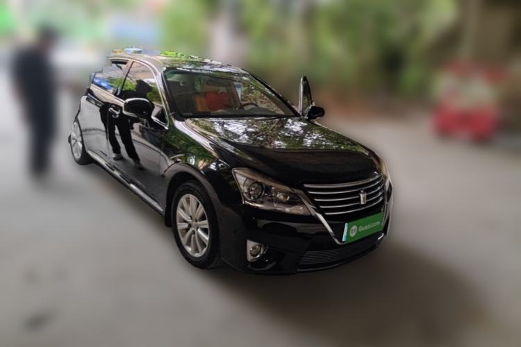 Used Toyota Crown 2012 2.5L Royal Leather Edition Front Right 45 Deg