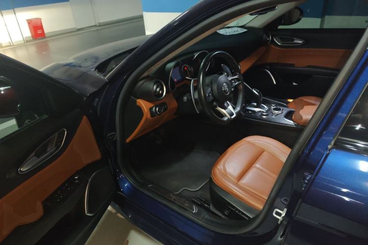 Used Alfa Romeo Giulia 2021 2.0T 280HP Luxury Edition
