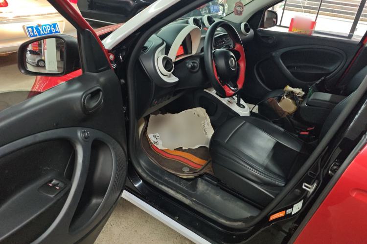 Used smart forfour 2018 1.0L 52 kW Dynamic Edition Driver Seat