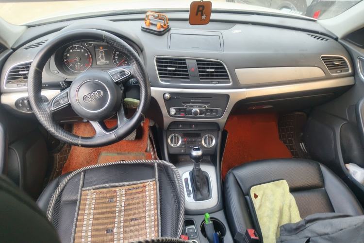 Used Audi Q3 2015 30 TFSI Ambition Edition Center Console