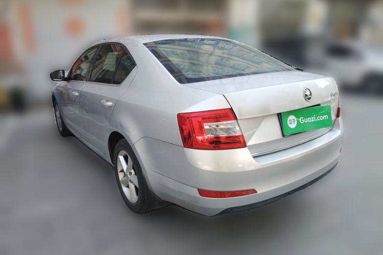 Used Skoda Octavia 2015 1.6L Manual Yijun Edition Rear Left 45 Deg