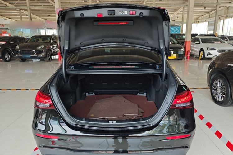 Used Mercedes-Benz E-Class 2022 Revised Version E 300 L Sporty and Stylish Edition
