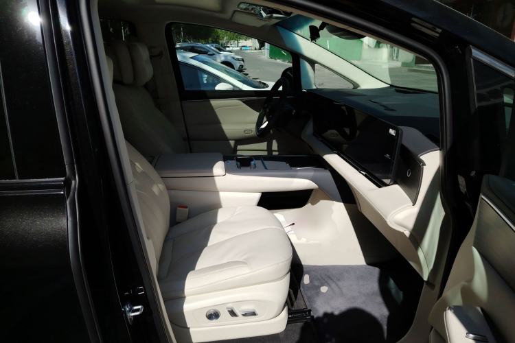 Used Buick Envision Family 2026 Luxury Edition Right Front Seat