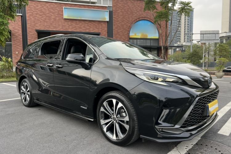 Used Toyota Granvia 2022 2.5L Hybrid Flagship Edition
