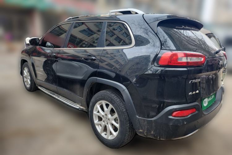 Used Jeep Cherokee 2017 2.0L Superior Edition
