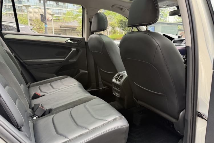 Used Volkswagen Tiguan L 2019 330TSI Automatic Two-Wheel Drive Smart Luxury Version China VI Standard
