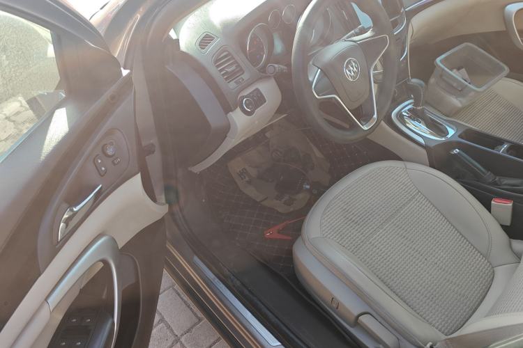 Used Buick Regal 2014 2.0L Leading Fashion Edition Interior 3
