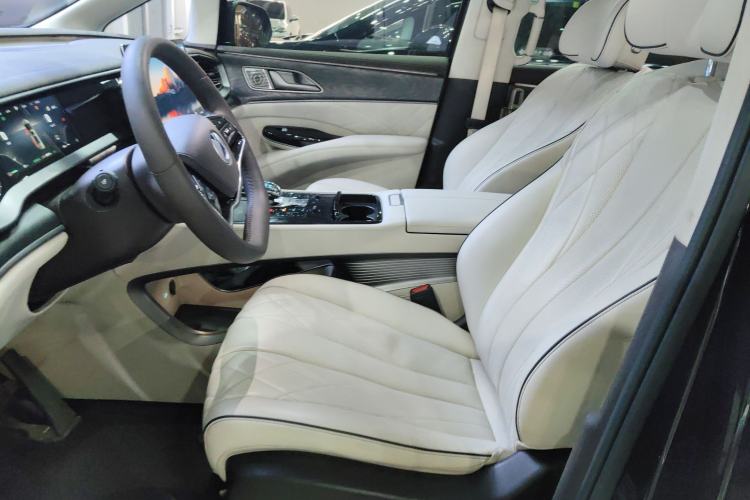 Used Denza D9 2024 DM-i 980 Four-Wheel Drive Prestige Model
