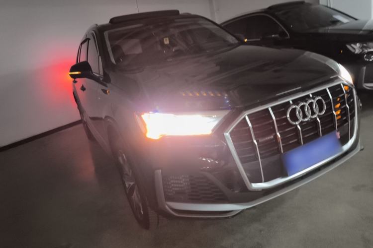 Used Audi Q7 2022 55 TFSI quattro S line Sport model
