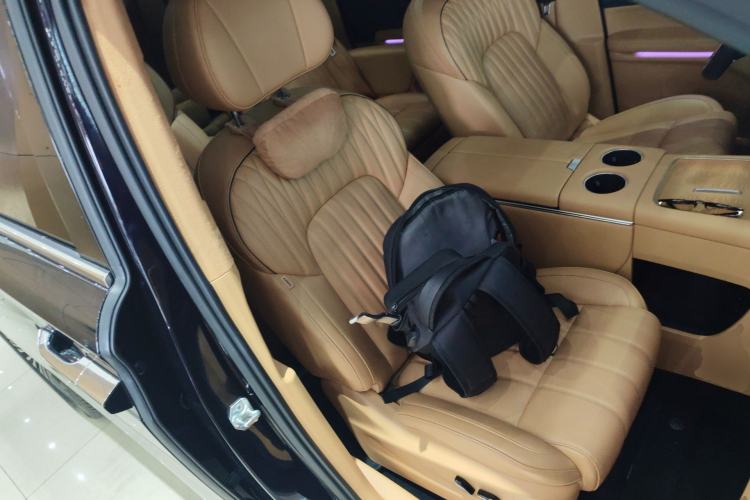 Used VOYAH Dream 2025 PHEV Four-Wheel-Drive Flagship Kunpeng Edition Right Front Seat