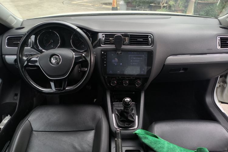 Used Volkswagen Sagitar 2015 230TSI Manual Comfort Version
