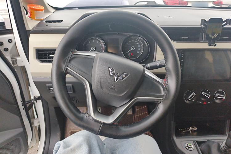 Used Wuling Hongguang PLUS 2019 1.5T Manual Comfort Version 7 Seats
