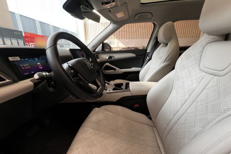 Used BYD Yuan UP 2025 Intelligent Driving Version 401 km Beyond-Range Edition Interior 3