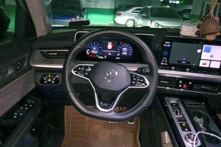 Used Volkswagen Tavendor 2023 380TSI All-Wheel Drive R-Line Journey Edition
