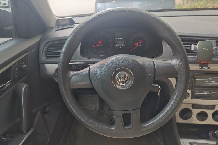 Used Volkswagen Lavida 2013 Revised Classic 1.6L Manual Fashion Edition