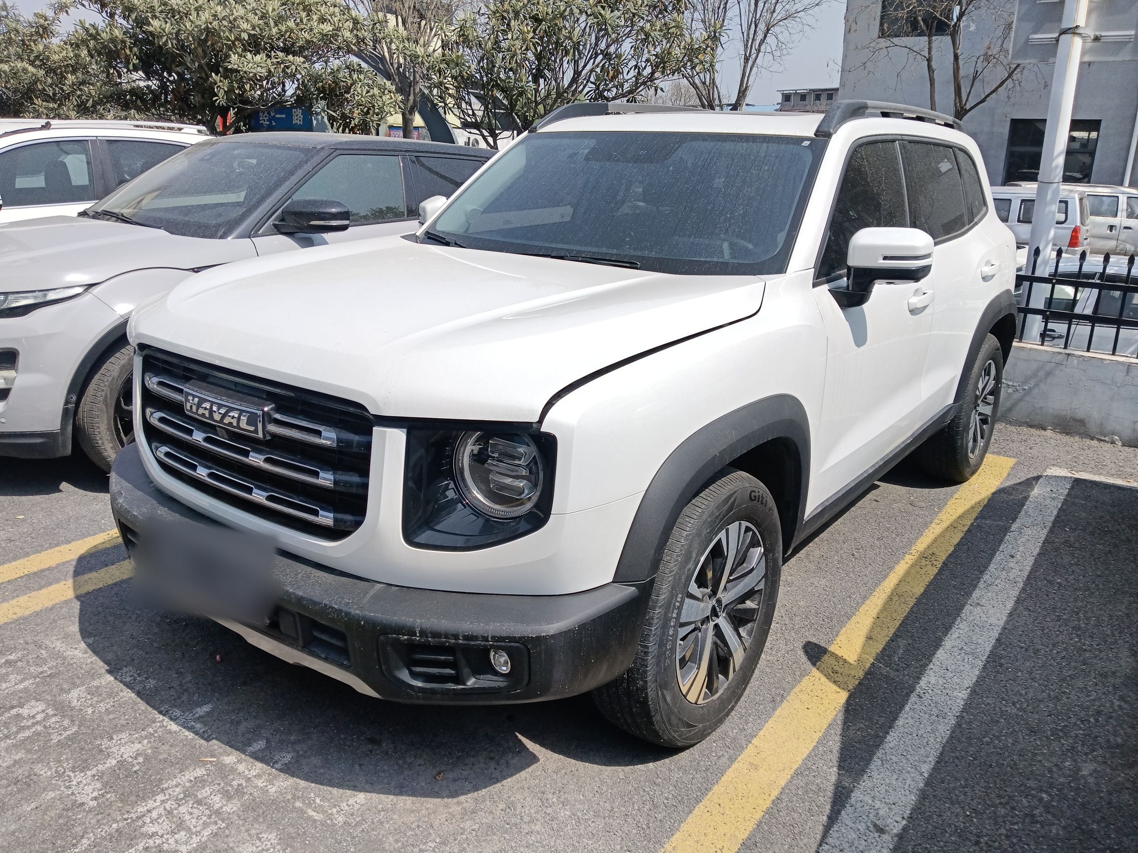 Под передней частью автомобиля