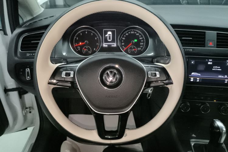 Used Volkswagen Golf 2018 230TSI Automatic Comfort Model Steering Wheel