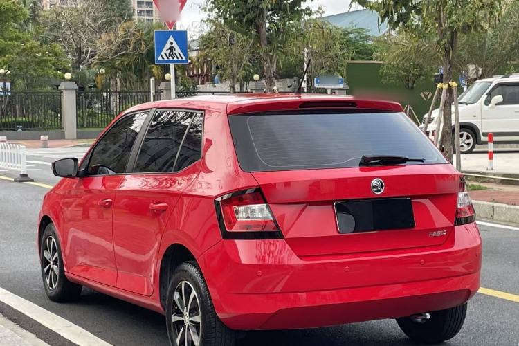 Used Skoda Fabia 2015 1.4L Automatic Front-Drive Model Exterior 8