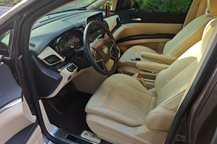 Used Buick GL8 2023 Facelifted Land Cruiser Executive Luxury Version Driver Seat