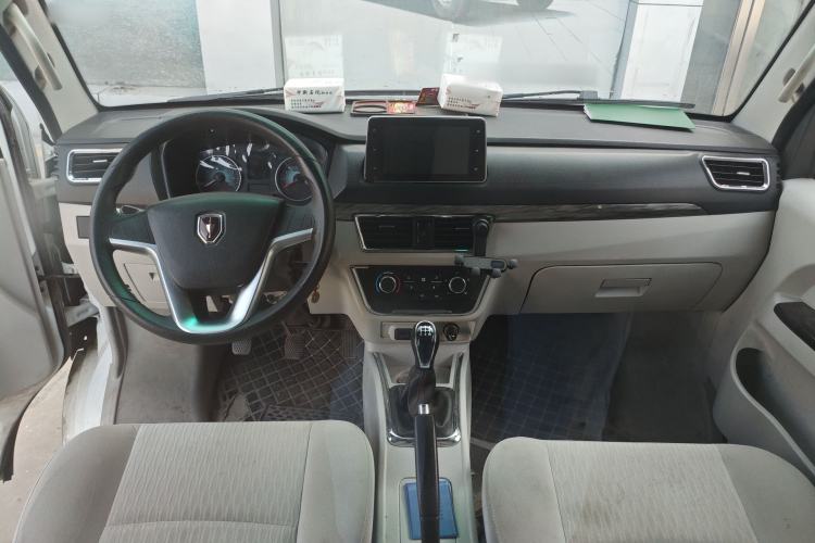 Used Jinbei New Hiace S 2023 1.5L Wealth Edition Van 2/5-Seater Non-Air-Conditioned Version SWC15M Center Console