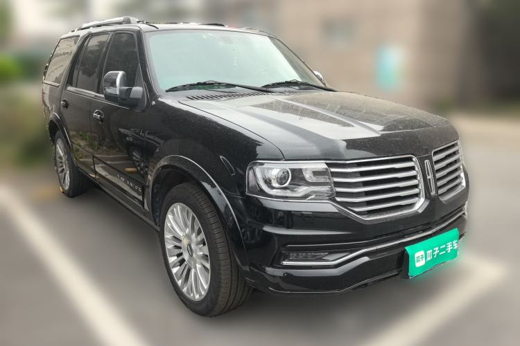 Used Lincoln Navigator 2016 3.5T AWD Front Right 45 Deg