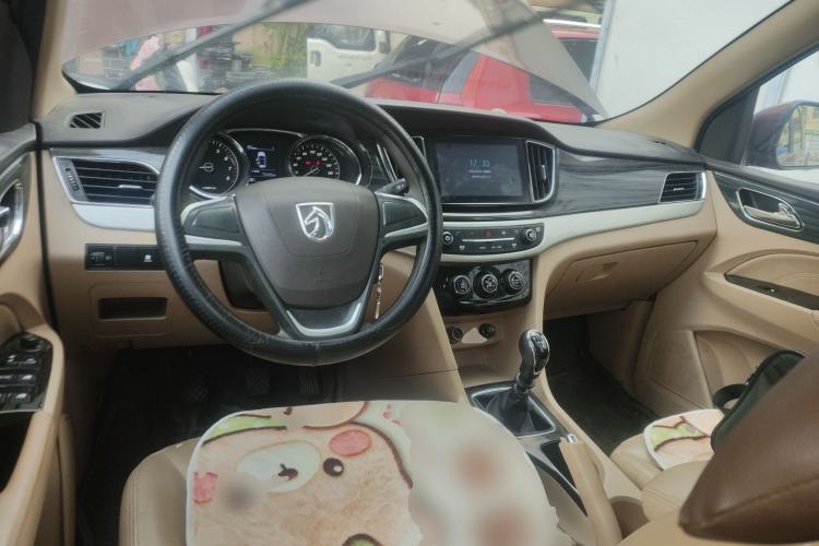 Used Baojun 730 2016 1.5T Manual Comfort Version 7 Seats