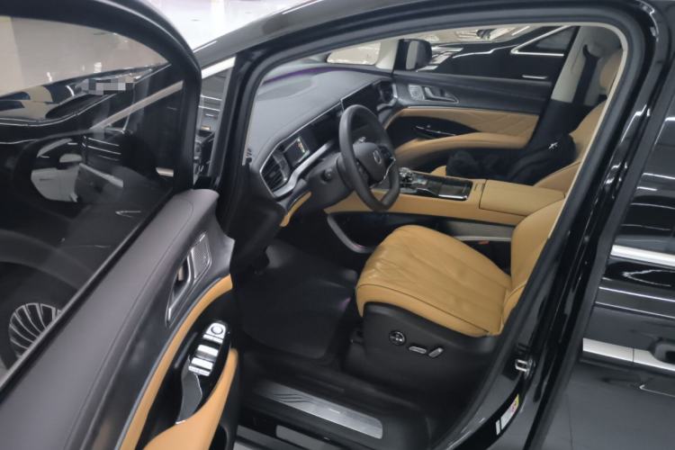 Used Denza D9 2024 DM-i 980 Four-Wheel Drive Prestige Model
