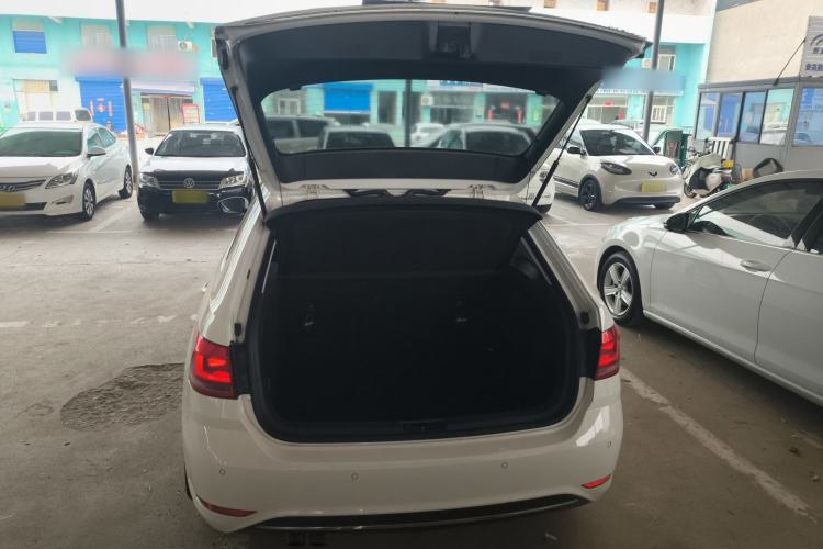 Used Volkswagen Gran Lavida 2015 230TSI DSG Comfort Edition Trunk