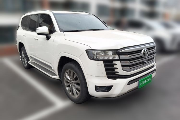 Used Toyota Land Cruiser 2022 3500 3.5T GXR with 20 Wheels Velvet Interior Ambient Lighting and Creep Mode—Middle East Edition Front Right 45 Deg