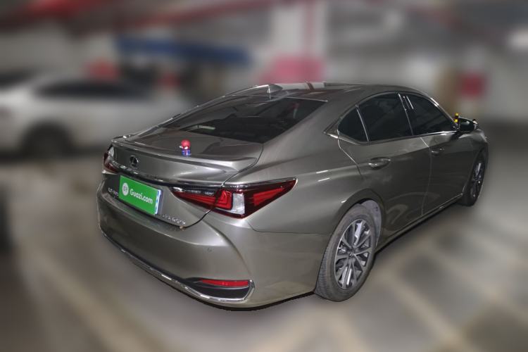 Used Lexus ES 2022 300h Excellence Edition
