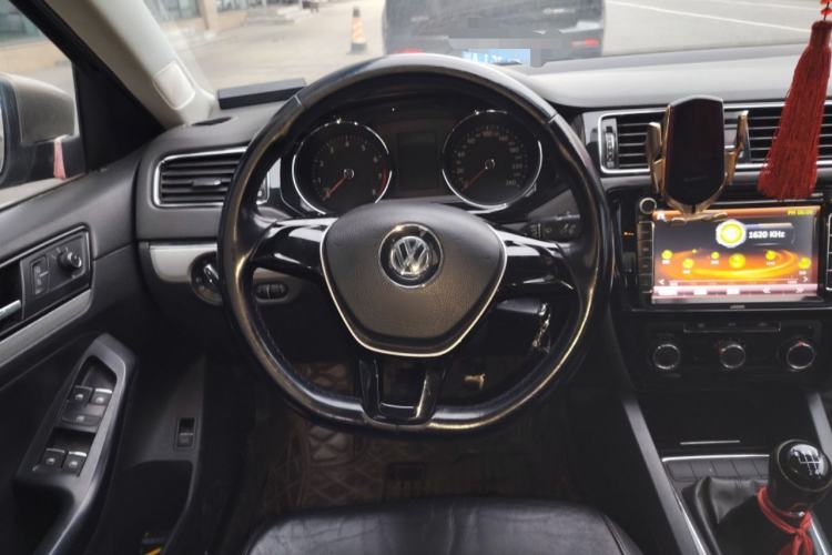 Used Volkswagen Sagitar 2015 1.6L Manual Comfort Model