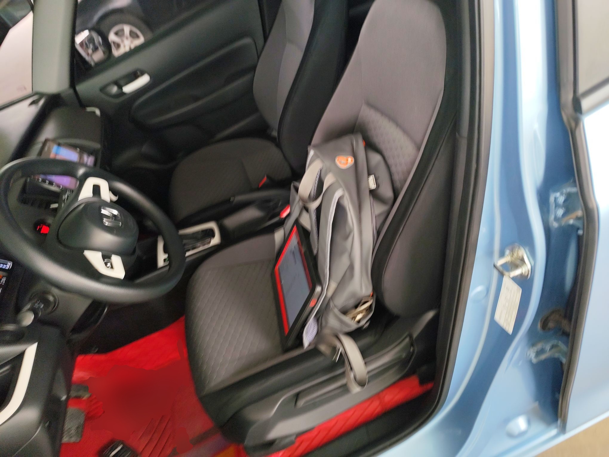 Переднее сиденье в автомобиле