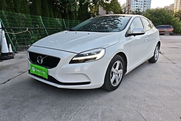 Used Volvo V40 2017 T3 Smart Edition