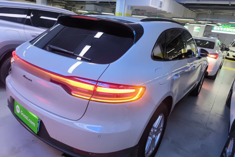 Used Porsche Macan 2021 Macan 2.0T Rear Right 45 Deg