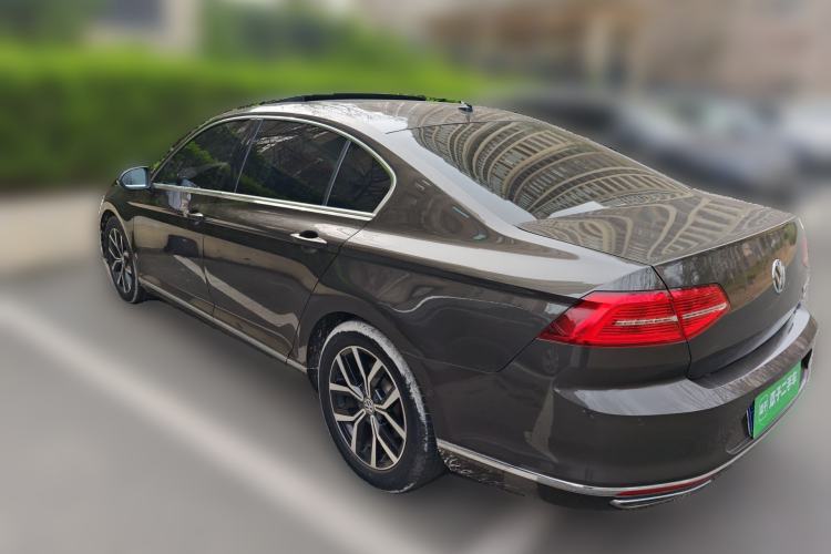 Used Volkswagen Magotan 2017 330TSI DSG Luxury Model Rear Left 45 Deg