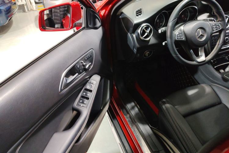 Used Mercedes-Benz GLA 2017 GLA 200 Sport Edition Driver Seat